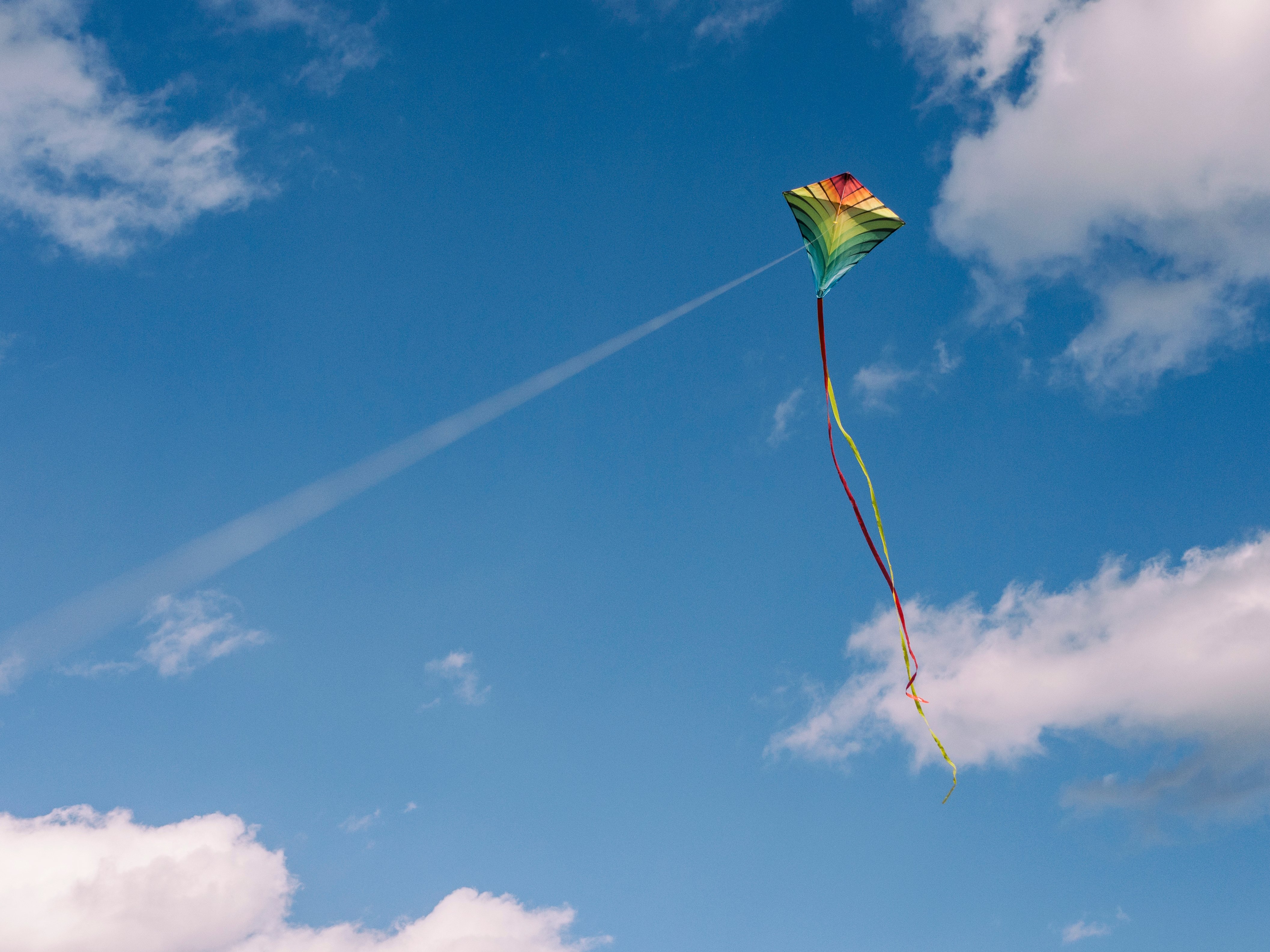 cloud-sky-wind-flying-fly-kite-1075892-pxhere.com